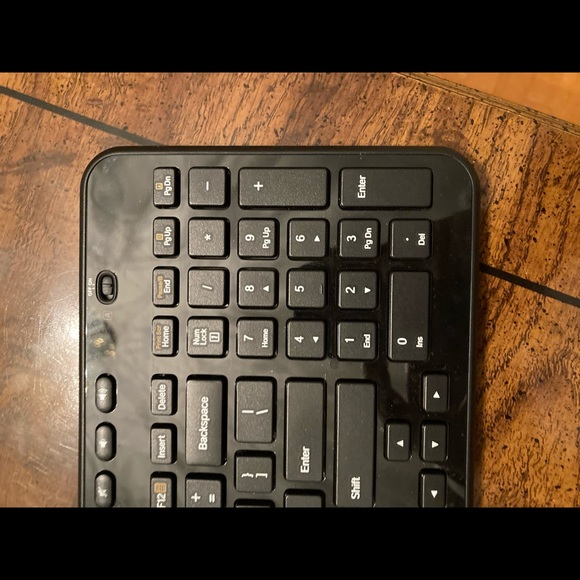 Logitech wireless keyboard. Compatible with windows only - Picture 2 of 14